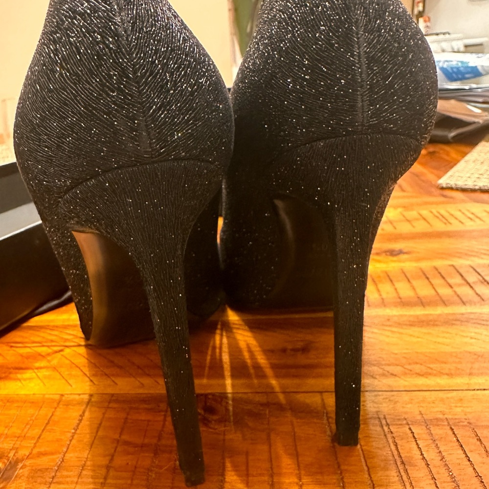 Saint Laurent Pointed Glitter Pumps - Picture 8 of 8